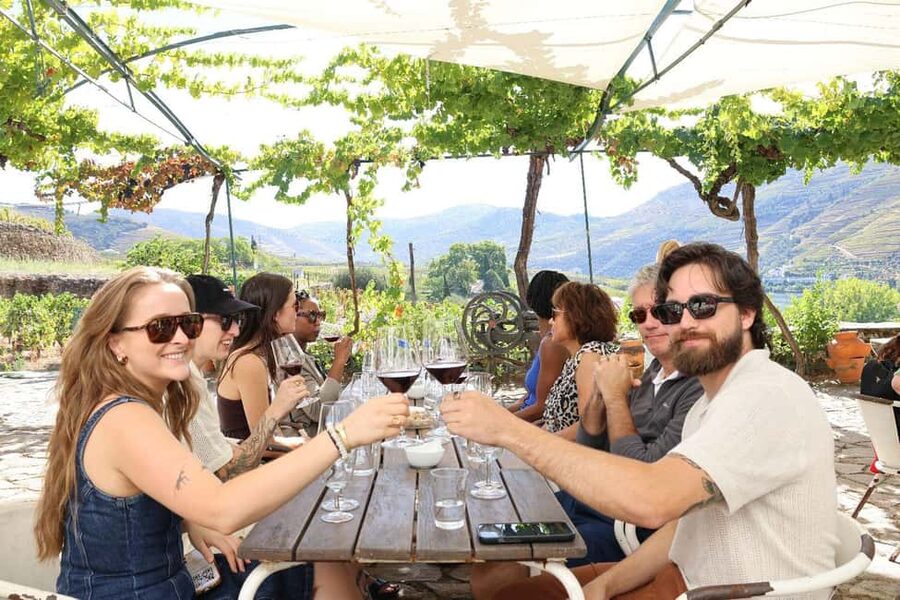 Douro valley: 10 km hike in the Valley - The midday picnic break, and what you should pack