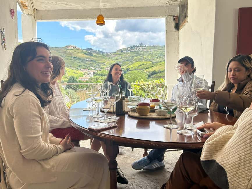 Douro valley: 10 km hike in the Valley - Wine tasting in Pinhão: what to expect from the session