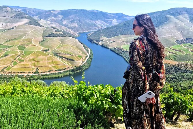 Douro Valley-Expert Guide-Boat-Lunch-Tastings-Offer wine bottle - Getting from Porto into the Douro Valley without the stress