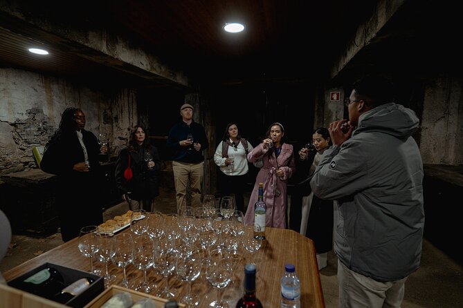DOURO VALLEY: Lunch in a winery, tastings & 1-h private boat tour - Your Porto starting point: easy meet-up, easy return