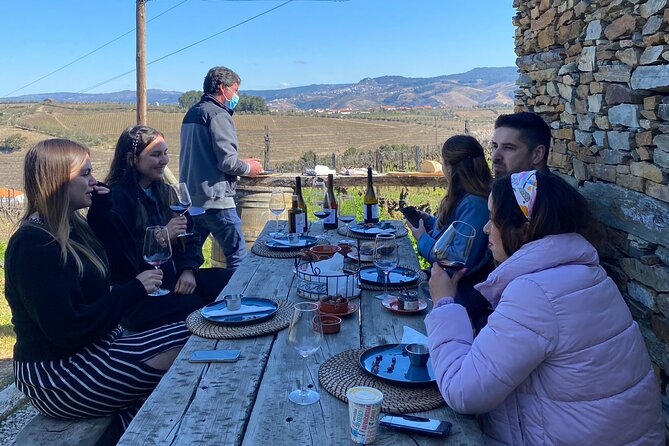 DOURO VALLEY: Lunch in a winery, tastings & 1-h private boat tour - Premium option: what changes when lunch is in a winery