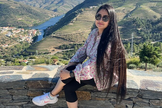 Douro Valley Luxury Wine Tour: 3 Estates, Cruise & Gourmet Dining - Stop 3: Dois Lagares House, guided by winemakers in private cellar space