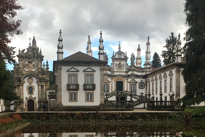 Douro Valley small group tour, Mateus Palace, Lunch and Wine tastings - Mateus Palace in Vila Real: Baroque Architecture and Big Garden Walking Time