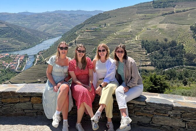 Douro Valley Tour - 3 Wine tastings, Lunch & river Cruise - Régua Coffee Stop and the Casal de Loivos Tasting: start with scenery and go straight to flavor