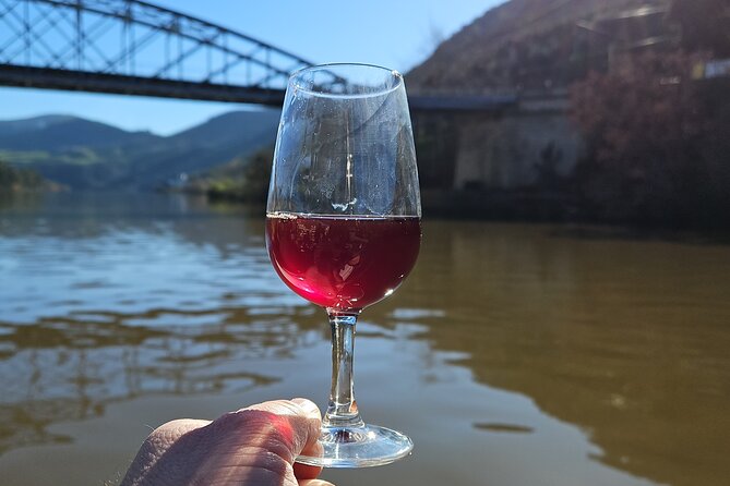 Douro Valley Tour with Train and Vinho Verde - Meeting at Largo do Actor Dias, and how pickup actually works