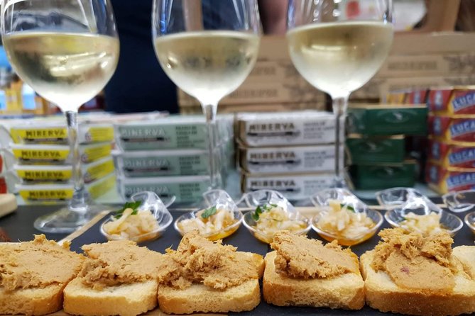 Eat & Tell Porto's Tale: The historical tour that goes through your stomach! - Where you meet and where you end, and how that affects your day