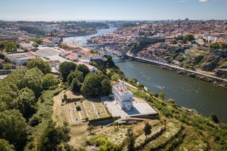 Exclusive visit to the Geophysical Institute of Porto - Seismic science in a nearly invisible Gaia building