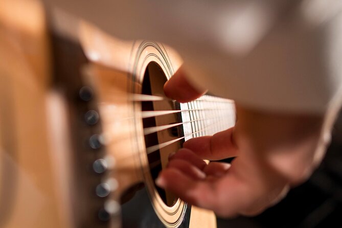 Fado Tour with Guide, Dinner & Live Show in Porto - Entering Fado Hour: 7 pm starts in Ribeira