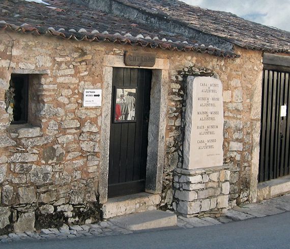 Fátima and Coimbra Full-Day Tour from Porto - Chapel of the Apparitions: why this spot hits differently