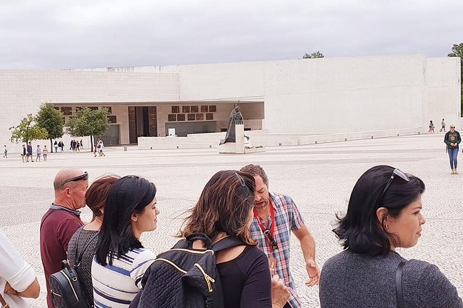 Fátima & Coimbra: Full Day Private Tour from Porto - Capela das Aparicoes and the Basilica: architecture with a purpose