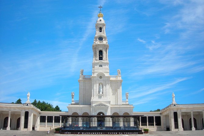 Fátima private tour from Porto in Mercedes car (1 to 4 people) - Basilica of the Holy Trinity: a modern church for a huge crowd