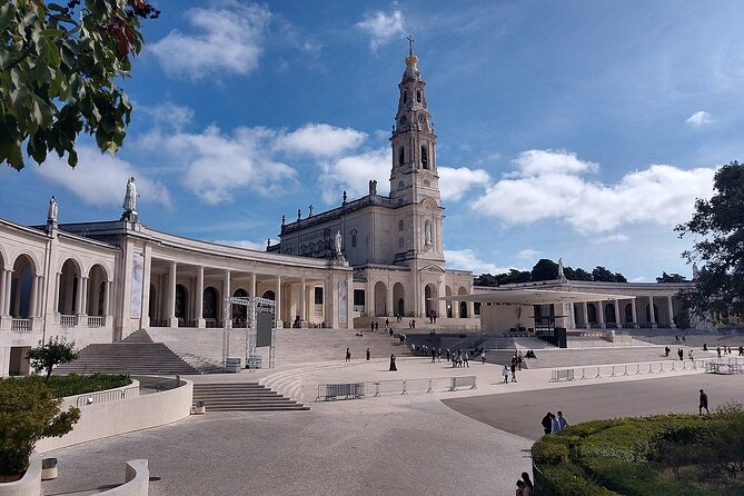 Fatima Sanctuary and Pastorinhos Village Private Tour From Porto - Museu do Santuario de Fátima: where context helps your first visit