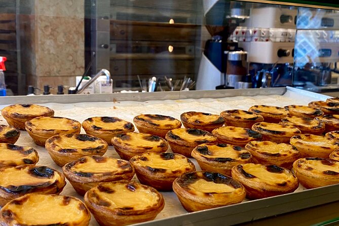 Food Tour: Wine, Beer & Liquor - Porto’s Secret Spots - The guide factor: why Santiago can shape the whole tour