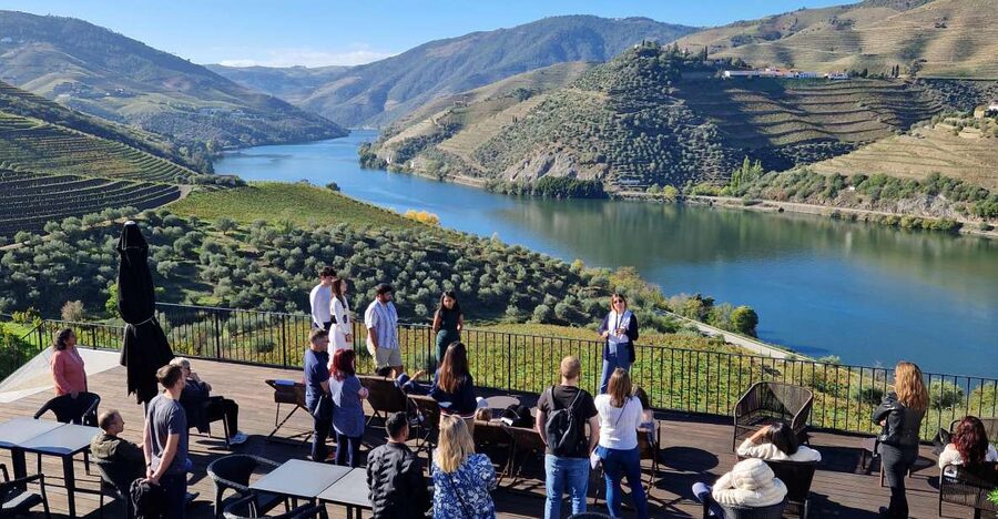 From Gaia Douro Valley Tour Wine Tasting River Cruise Lunch - Getting oriented: Largo Dom Luis I to your van day plan