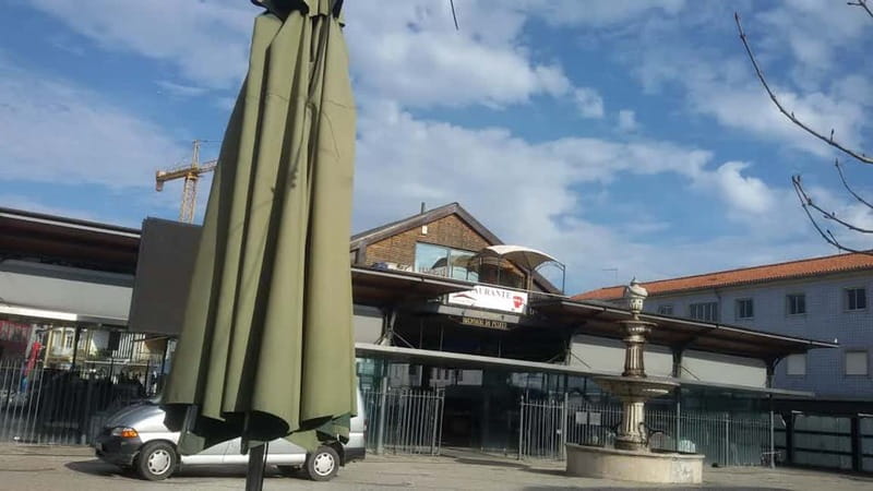 From Porto: Aveiro & Coimbra Tour with Moliceiro Boat Cruise - The moliceiro boat cruise: where Aveiro clicks into place