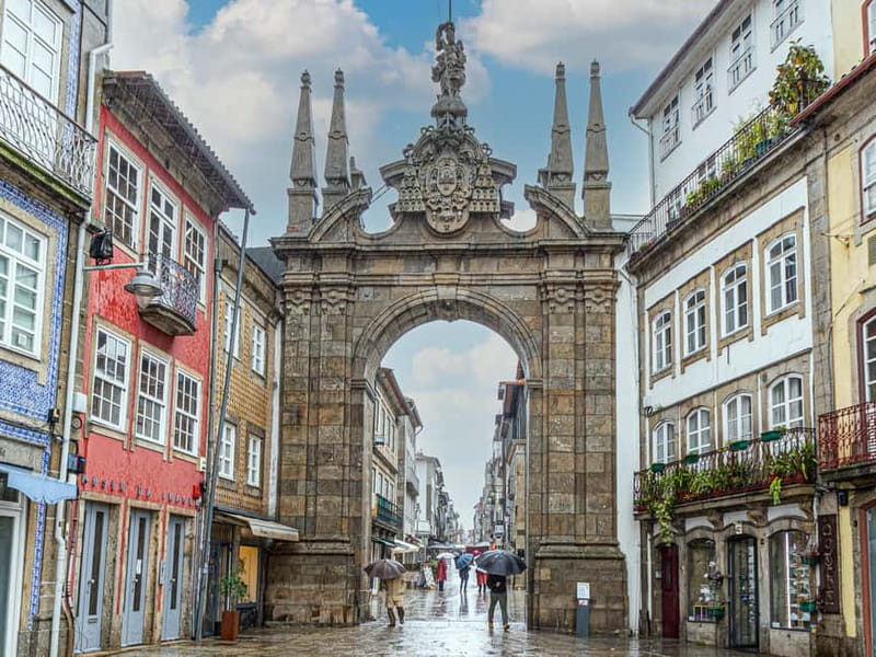 From Porto: Braga and Guimarães Day Tour with Lunch - Lunch in the Minho: how to make the meal count