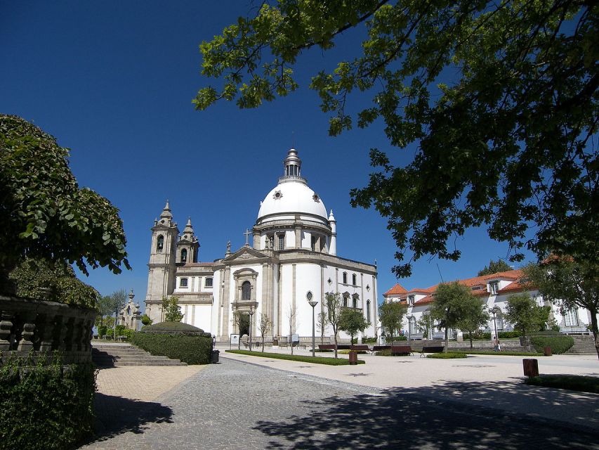 From Porto: Braga and Guimarães Full-Day Trip with Lunch - Getting From Porto to Northern Portugal in One Comfortable Van Ride
