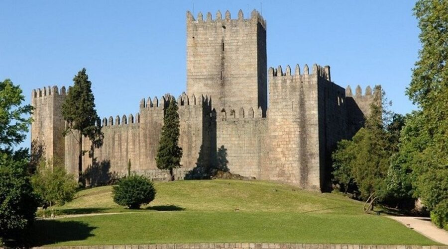 From Porto: Braga and Guimarães Small Group Tour with Lunch - Braga and Guimarães in one day: why this tour works