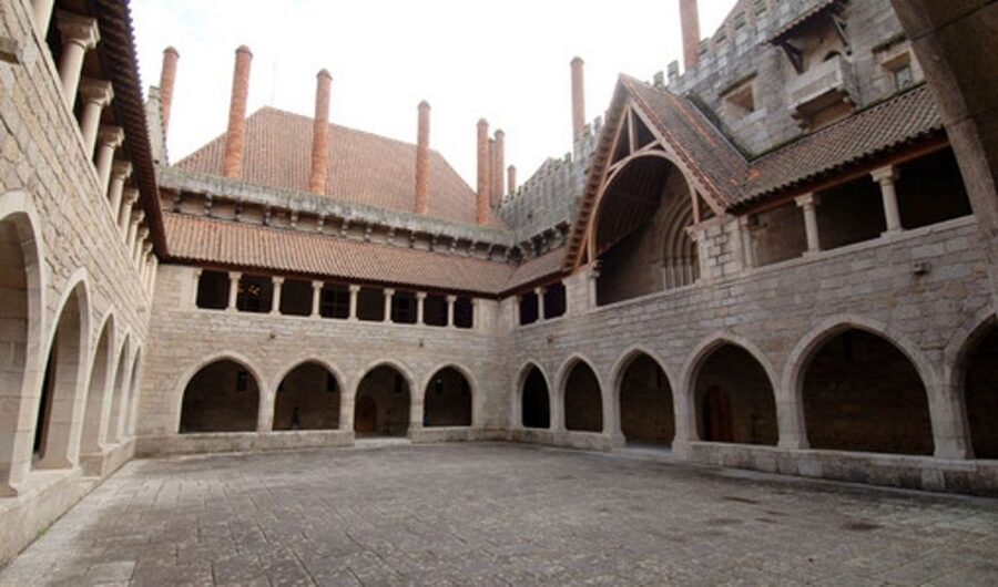 From Porto: Braga and Guimarães Small Group Tour with Lunch - Meeting up in Porto: Lapa Church and how the day starts