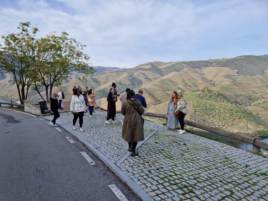 From Porto Douro Valley Tour with Train and Vinho Verde - The two-hour van ride that quietly shapes the whole day