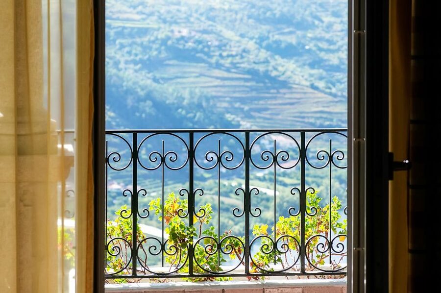 From Porto: Douro Valley w/ Boat Tour, Wine Tasting & Lunch - Second winery stop in Pinhão: Port tasting round two, plus olive oil