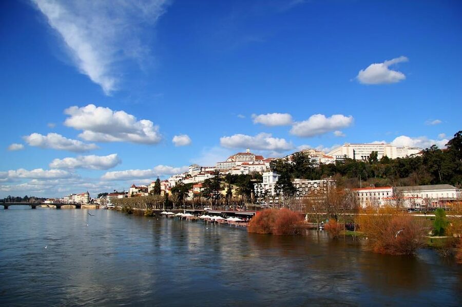 From Porto: Fátima and Coimbra Tour - The 105-Minute Coach Ride: How to Use the Middle of the Day