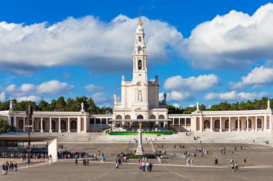 From Porto: Fatima and Miracle of Santarem Private Day Tour - Porto to Fátima, then Santarém, in one smooth 9-hour loop