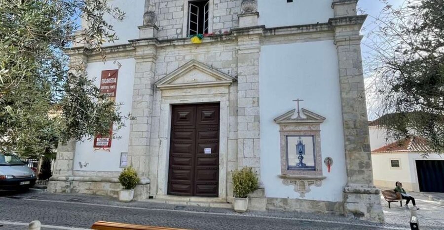 From Porto: Fatima and Miracle of Santarem Private Day Tour - Capela das Aparições and Azinheira Grande: details that give the visit weight