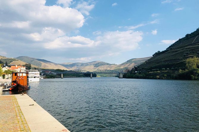 From Porto Private Tour Douro Valley two Wineries, Lunch and Boat. - Lunch in Pinhão with wine: what’s included and what to request