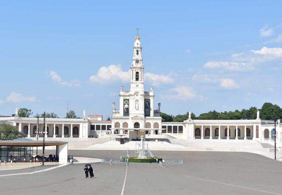 From Porto: Private Transfer to Lisbon w/ up to 4 City Stops - Key highlights to look forward to