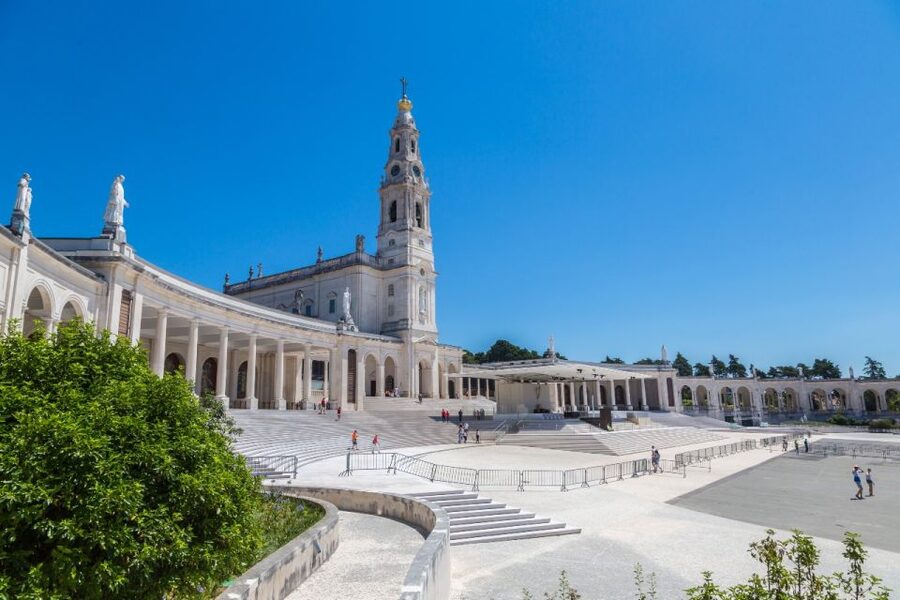 From Porto: Private Transfer to Lisbon with Coimbra & Fatima - Price and value for a group up to 4