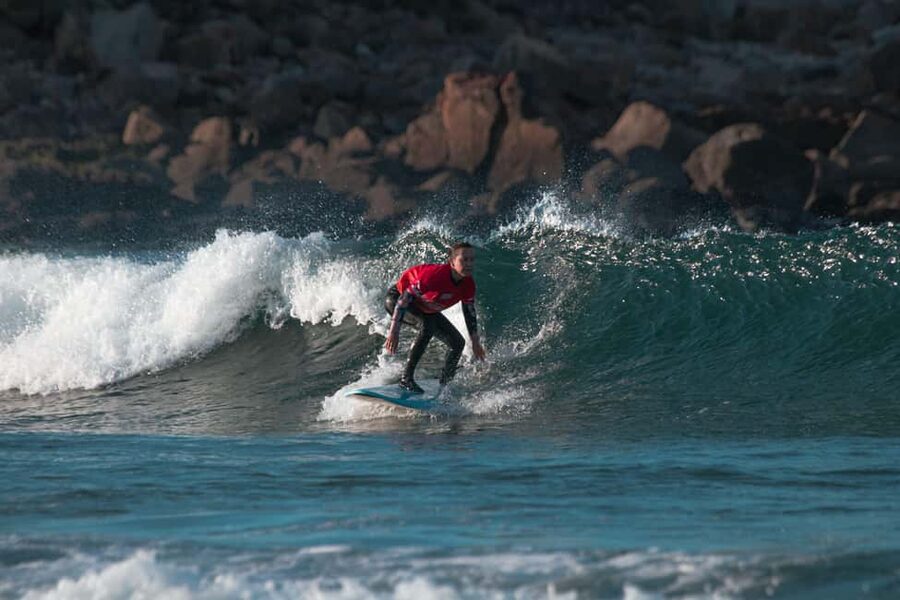 Group Surf Lesson - Gear quality: wetsuit fit and board choice make your learning faster