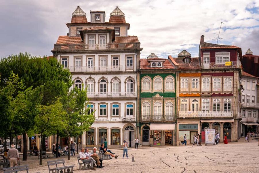 Guimarães: Flexible Walking Tour in Historic Center - Oliveira Square and the Collegiate Church of Our Lady of Oliveira