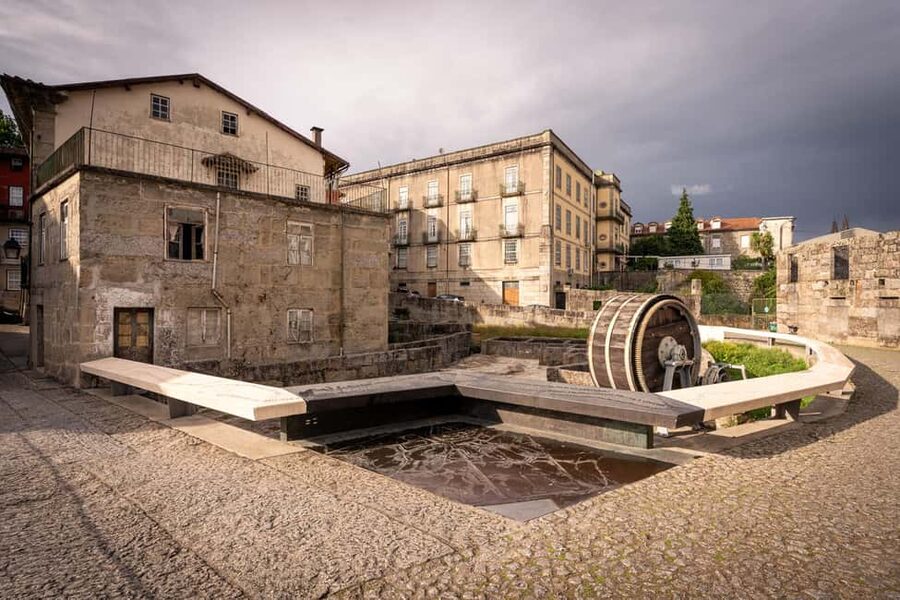 Guimarães: Flexible Walking Tour in Historic Center - Church of Our Lady of Consolation and Holy Steps at the End of the Route