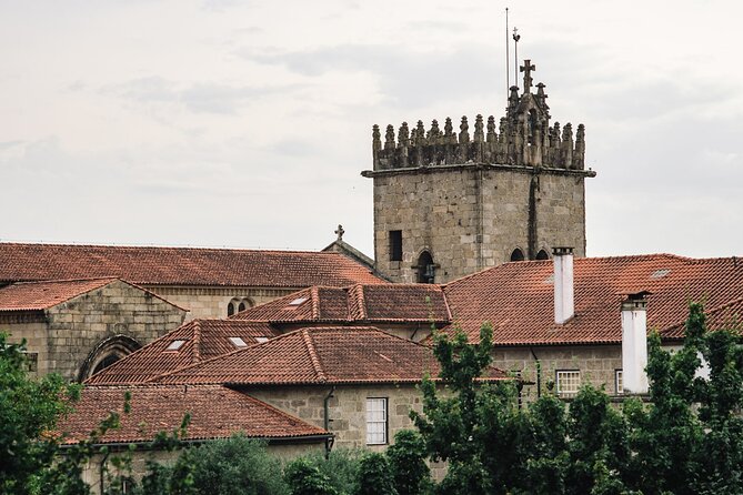 Guimarães Old Town Private Walking Tour - Entering Guimaraes Castle: The Extra-Fee Decision