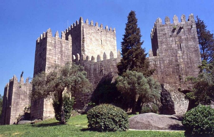 Guimarães Tour(4Hours): From Oporto;City Tour- Half Day Trip - Why Guimarães matters, even if you only have 4 hours