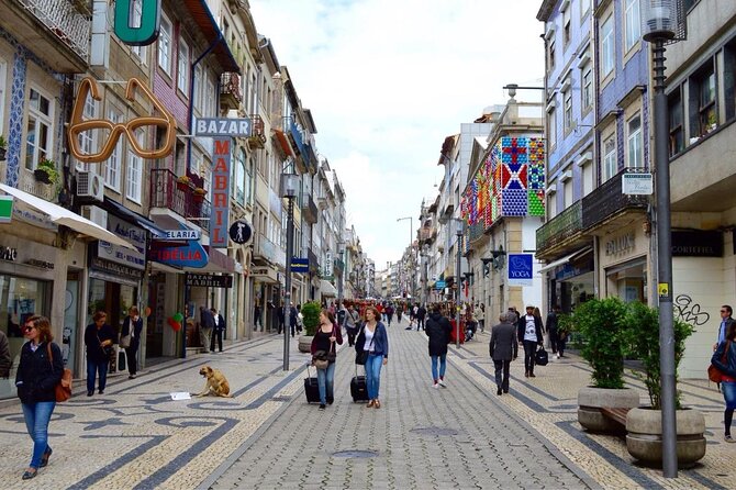 Half-Day Walking Tour Tasting Local Food in Porto - Rua de Santa Catarina: A Fast Start on a Street Built for Food Browsing