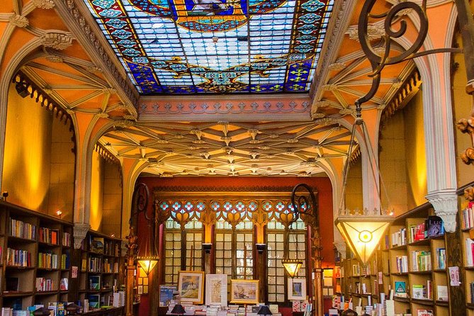 Harry Potter and Lello Bookshop Tour : Highlights and Hidden Gems - The Rowling connection, plus the Gryfinndor fountain moment