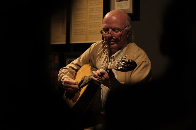 Ideal Clube de Fado - Who should book this fado night