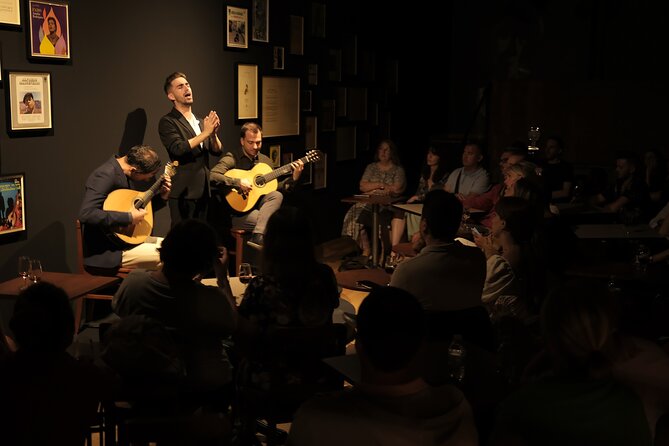 Ideal Clube de Fado - How the one-hour fado show really runs