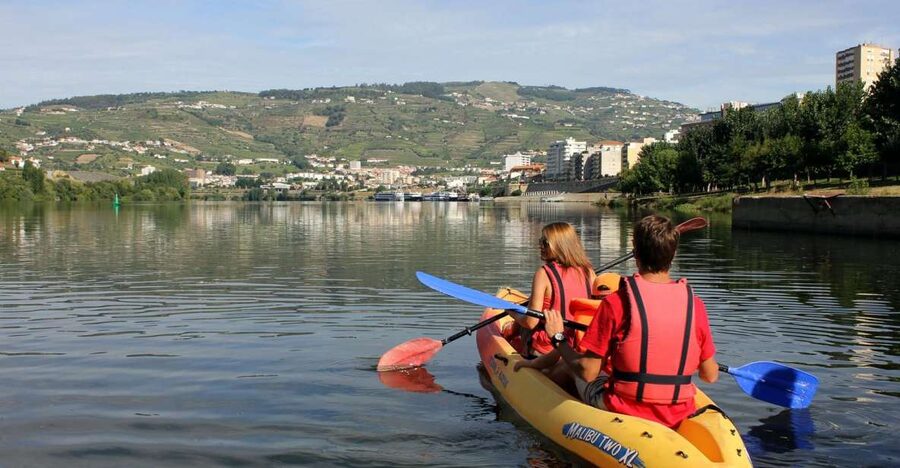 Kayak - Douro Valley - Short instruction, then right onto calm Douro water