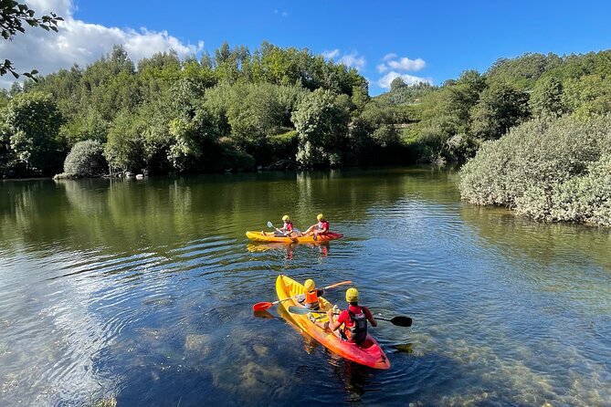 KAYAK TOUR: Descend the Beautiful Lima River - Guides and pacing: what makes the trip feel calm and controlled