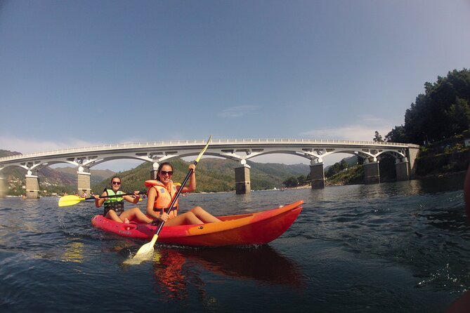 Kayaking and Waterfall in Peneda-Gerês National Park from Porto - Kayaking on Caniçada Lake, plus a SUP try