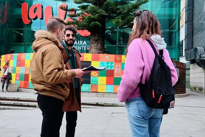 LGBTour Porto: Walk through Porto, discover the LGBTQIA+ History - Stop-by-Stop: Campo 24 de Agosto, Rua de Santa Catarina, and Praça da República