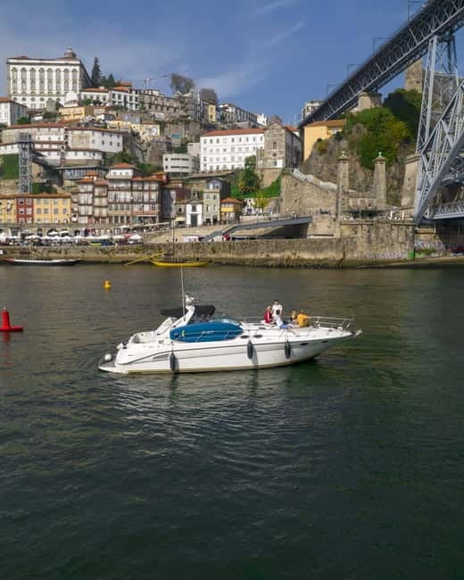 Luxury Douro Yacht Tour: Scenic Views & Complimentary Drinks - Boat Comfort and Service Style on the Douro