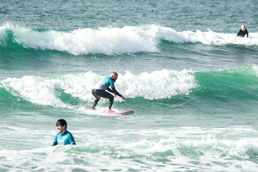 Matosinhos: Best surf Lesson with all equipment - Equipment included: what you save and what you still need