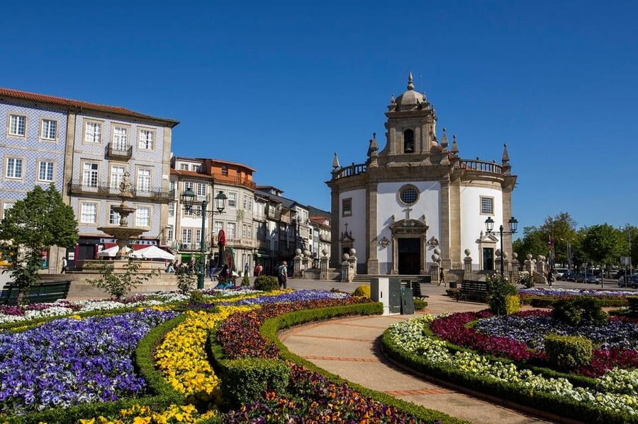 Medieval Castles from Porto – Private All‑Inclusive Tour - Lunch in Guimarães: typical flavors, included main course and drink
