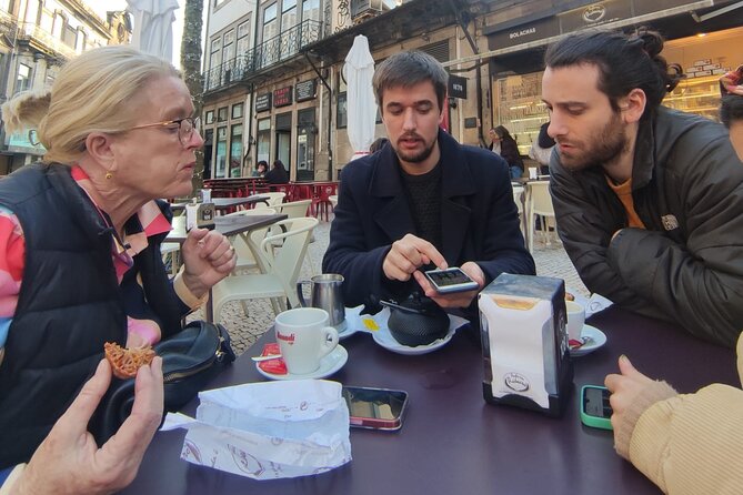 Mobile Photography through Porto hidden streets - Passeio das Virtudes: using people and depth