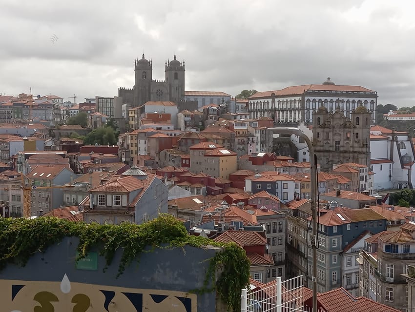 Monumental and historical Oporto with the Stock Exchange Palace - Price and value for a 4-hour Porto and Gaia loop