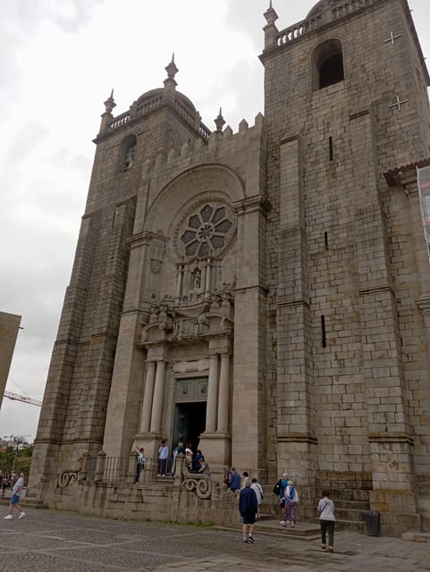 Monumental and historical Oporto with the Stock Exchange Palace - Meet your guide at Pier 1, then get oriented fast